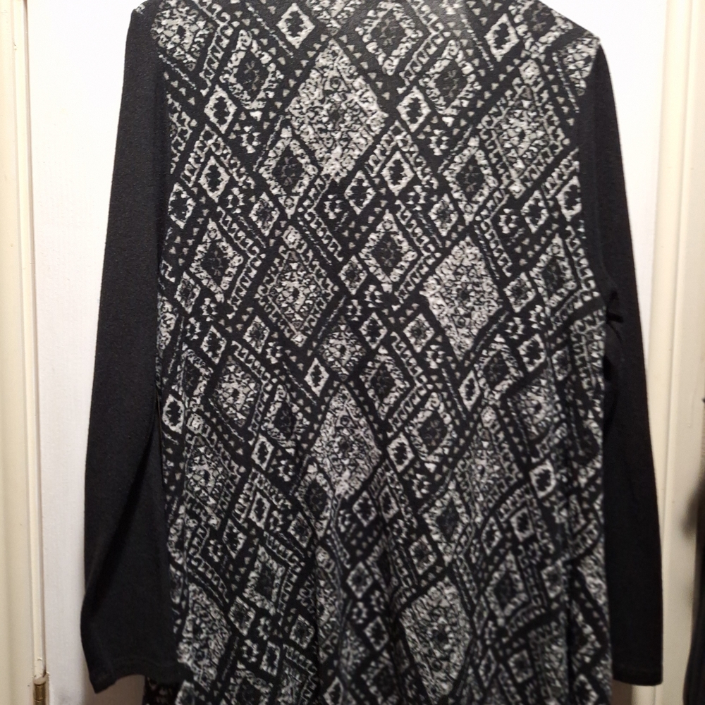 Avenue Black and Gray Geometric Women's Sweater